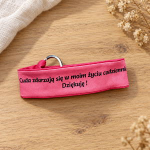 Materiałowy brelok do kluczy z afirmacją